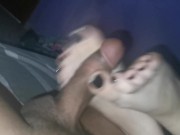 mi novia me hace una paja con los pies footjob rico
