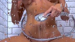 tu as envie d’une douche sexe avec moi c’est le moment
