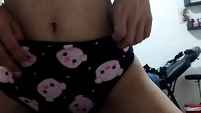 hijastra cachonda seduce a padrastro en el dormitorio mientras la madrastra no esta
