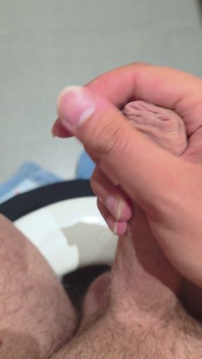 Twink relieves his cock