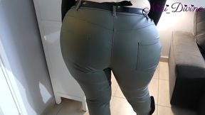 she rubbing her huge ass on my cock, i can t resist fucking her huge ass!