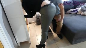she rubbing her huge ass on my cock, i can t resist fucking her huge ass!