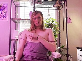 Trans Angel Elliexoxo Sucks On Her Vape and Sex tool!