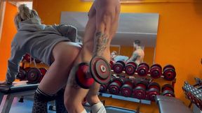 Gym hottie with sexy buns of steel gets fucked during a workout