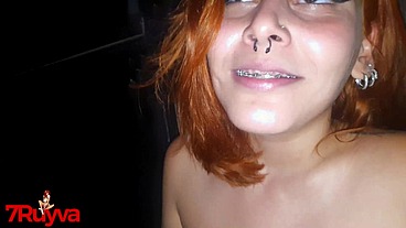 Gozando dentro da bucetinha da novinha na casa de swing