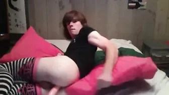 Emo Twink Trains His Tight Hole with Toys for Anal