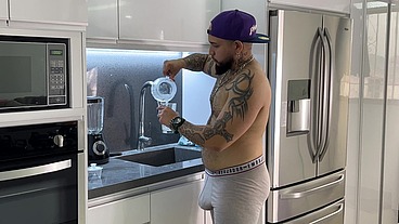 Vecino me Da de comer Su culo