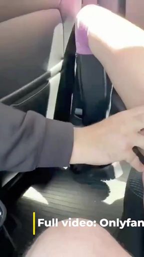 Wife pays Taxi with a blowjob. Taxi driver ejaculates in the mouth. Wife flash in a taxi and gets her hand in   Clip 1