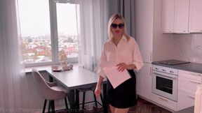 The Realtor Begs to Fuck Her and Buy an Apartment