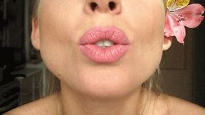 she licks so sexy! 4