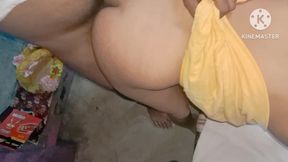 The sister-in-law's ass was inserted into the sister-in-law's ass.