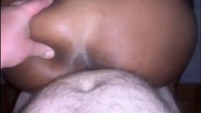Squirting black girl gets kinky