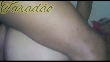 Comendo o rabo da puta de quatro e gozando dentro