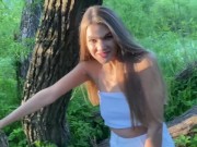 Парень застал писающую девушку и трахнул ее