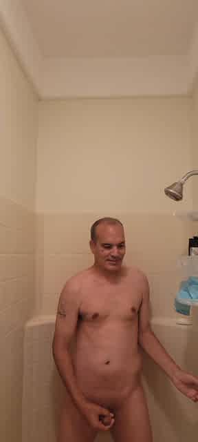 Handsome pose Video only for single solo young women single 18 to 29  no gay i do not like them group i not like it