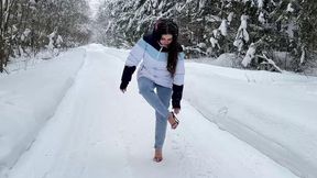 High heels sandals snow walk, stilettos on ice, barefoot on snow, snow walk on high heels, high heels in snow, sandals in snow, high heels sandals snow walk, girl walking on snow