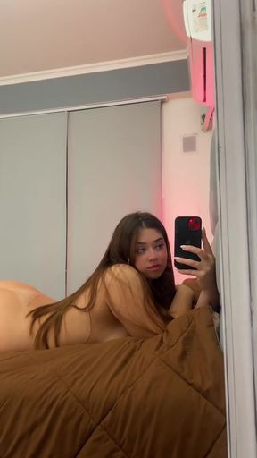 Teen onlyfan shows off her tits