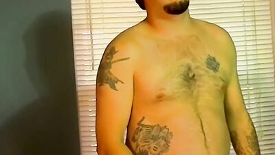 Amateur receives blowjob from black guy before raw sex
