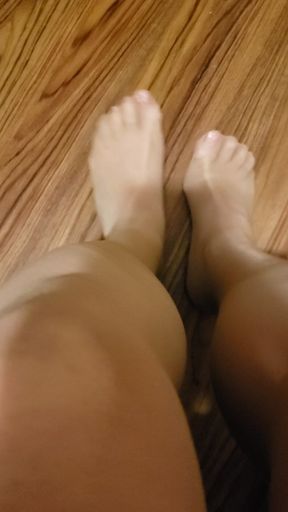 Loving my shiny pantyhose