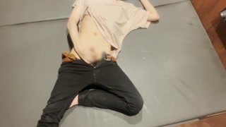 I lay down in an internet cafe and filmed my masturbation from above ♡