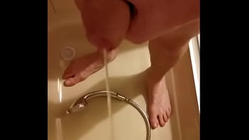 Bigdick79 - in die Dusche gepisst