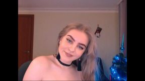 Laci Monroe Gives Us a Quick Striptease