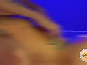 Eu e meu amigo na praia curtindo com essa loira deliciosa, beijamos corpo dela todinho e fomos comer