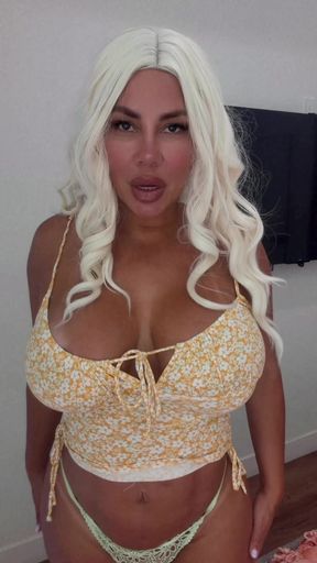 Mature amateur MILF BBW shows off her big ass