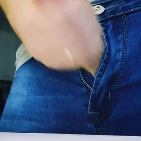 Quickly jerked off at work in jeans.