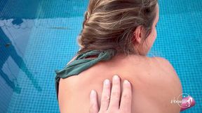 estava no quintal so estendendo roupa na maior inocencia quando ele levantou meu vestido e meteu o pau por tras!