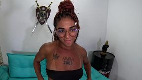 com esse clitoris gigante o tesao e gantido no anal e no punho no cu e na buceta