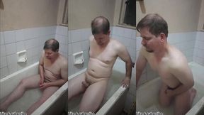 hot hunk jack off and play with with him self and cum in the bathtub