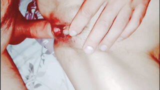 La fille se fait prendre profondément dans une baise anale maison