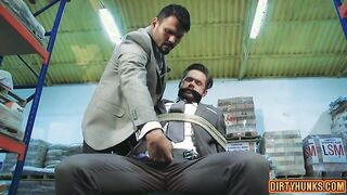 Watch this dominant muscle hunk take control and give a hot assfuck with cumshot