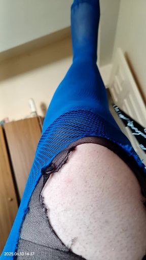 Tights (pantyhose) ripping and slicing