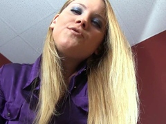 amateur blonde solo webcam