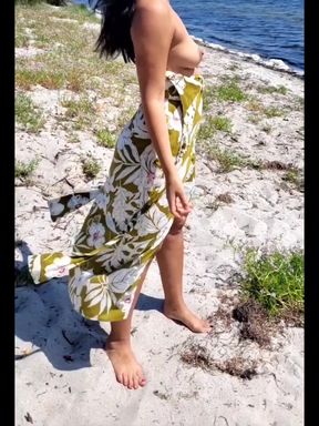 Public beach wife flashes natural tits