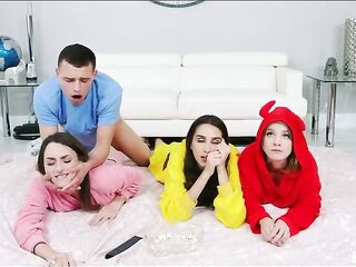 Angels interrupted during the time that watching a video (#FOURSOME)