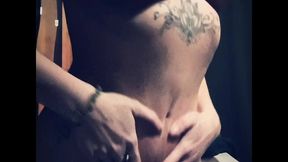 coucou la video saint valentin dans la baignoire disponible pour les abonnes...