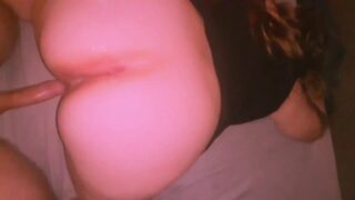POV-Hardcore-Video von einer Amateurin mit großem Hintern (PAWG), die gefickt wird