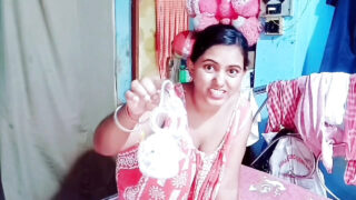 Besar dicked dude dubur fucks amatur 18 tahun India MILF perempuan murahan