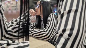 i meet estefani at the mall when i was going to eat