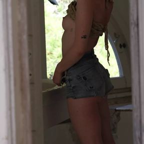 Caught Stranger Girl Masturbating in Abandoned Villa