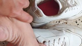 Scratching smelly, stinky feet (7)