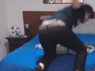 NERD HOMOSEXUAL SAFADO STUFFING BOTTLE IN THE BOOTY