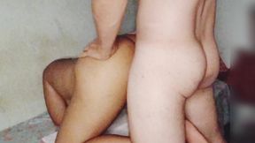 interracial corno teen anal cuckold dando o cuzinho bem gostoso ao meu cunhado, ele socou fundo e eu gozei muito. completo no red.