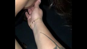 Fui na casa de Swing e distribui a buceta. entrei no glory holly e nao resisti o pauzao. Cai de boca e me deliciei com a rola do macho. Marido corno ficou na punheta.