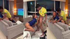 corno me chamou para ver o jogo e fodi a esposinha safada dele - personal pauzudo, fode mais uma vez a casada safada da gataaasp durante o jogo do brasil e o marido corno manso grava tudo
