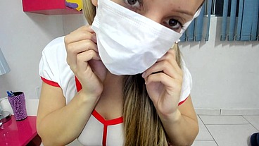 Medica rabuda mostrando tudo