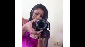 la mami sse graba sola